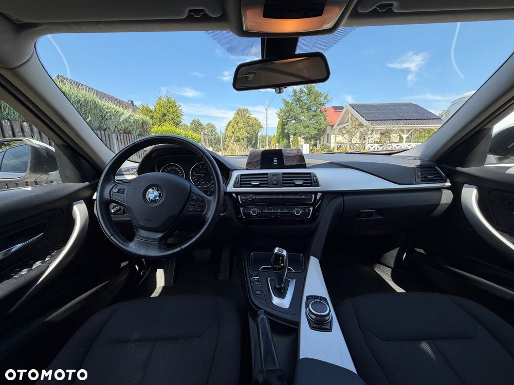 BMW Seria 3 320i xDrive Sport Line Shadow - 11