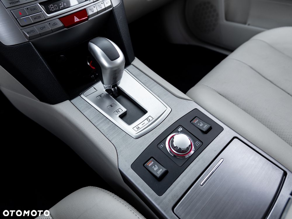 Subaru Outback 3.6 R Exclusive Navi - 33