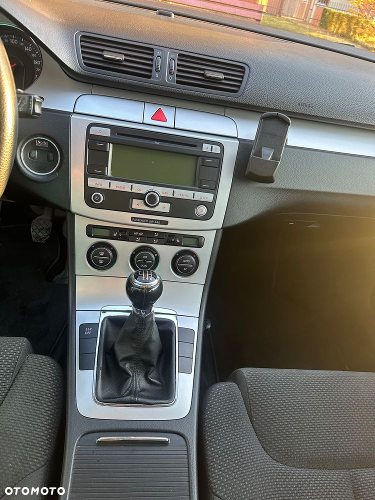 Volkswagen Passat 2.0 TDI DPF BlueMotion Technology Comfortline - 10