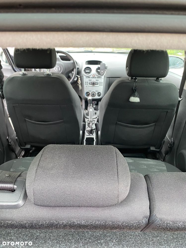 Opel Corsa 1.4 16V Satellite - 11