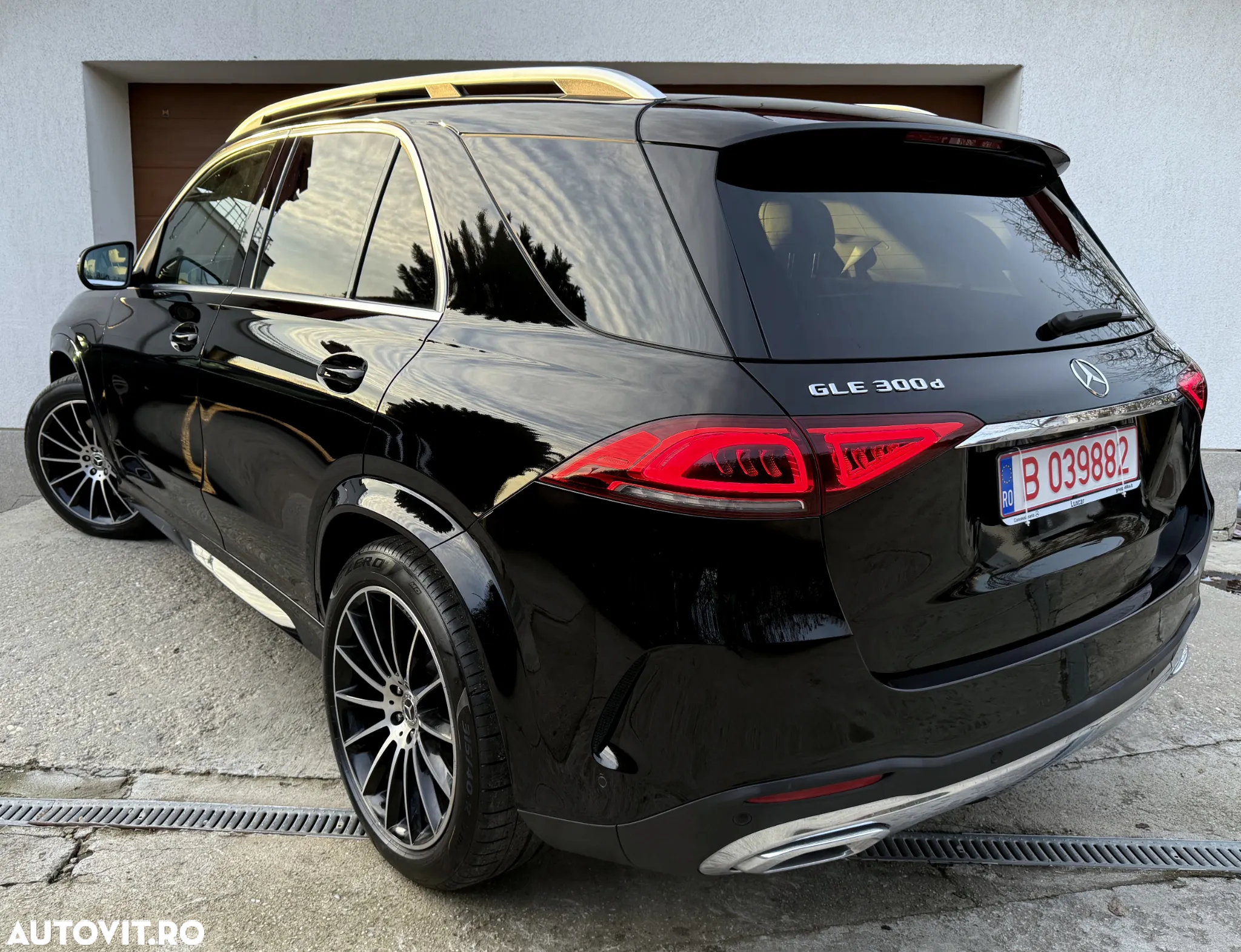 Mercedes-Benz GLE 300 d 4Matic 9G-TRONIC AMG Line - 32
