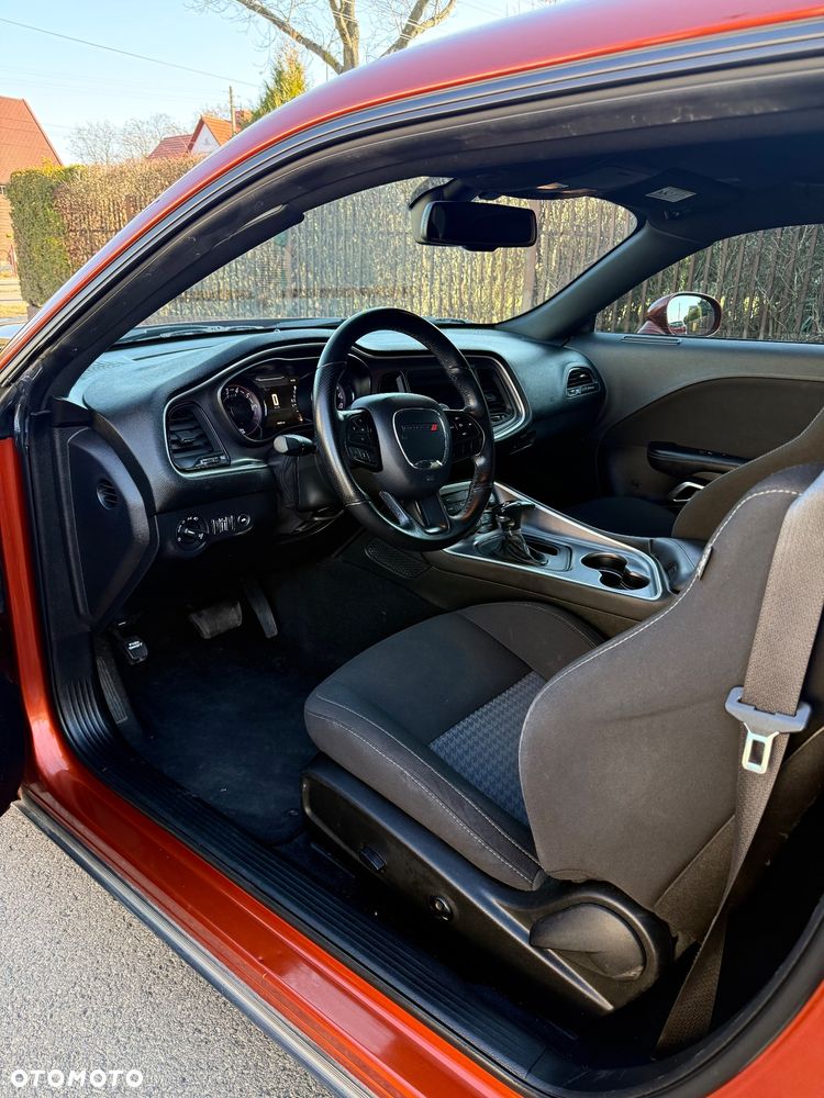 Dodge Challenger - 9