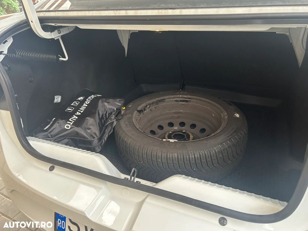 Dacia Logan TCe 100 Expression - 9