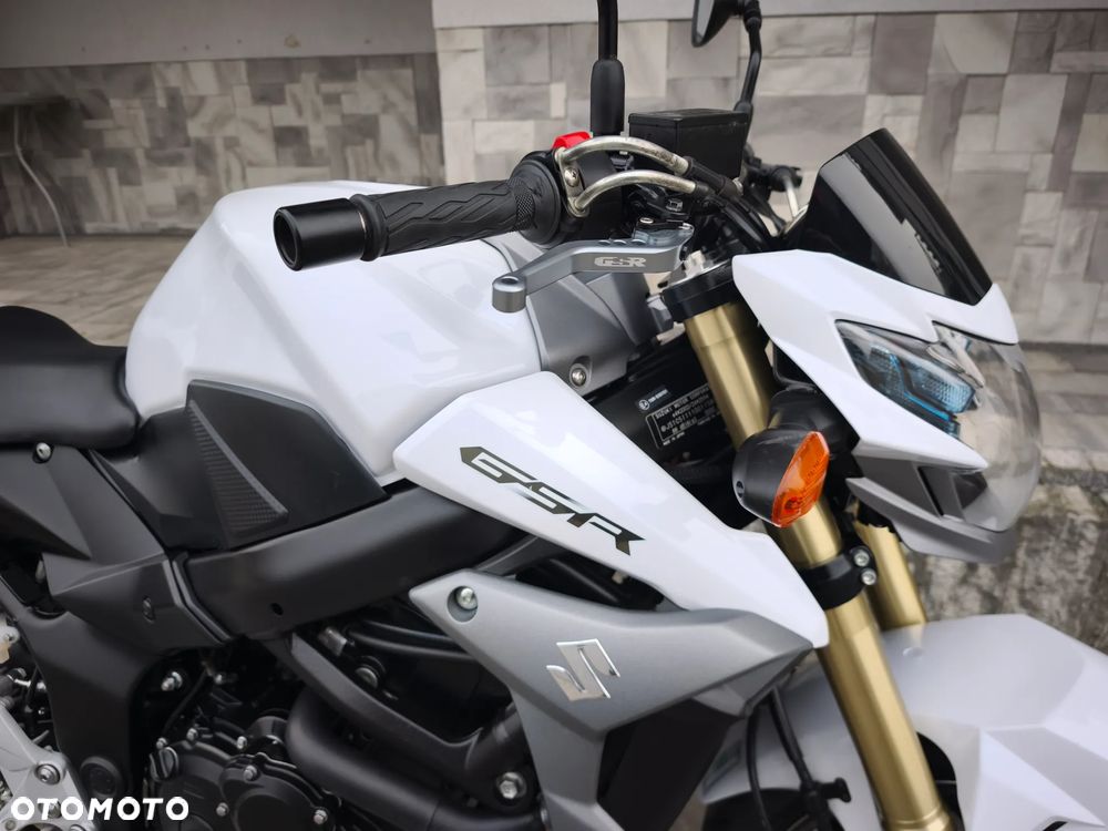 Suzuki GSR - 5