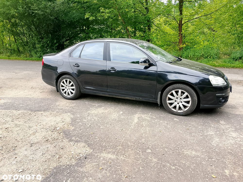 Volkswagen Jetta - 3