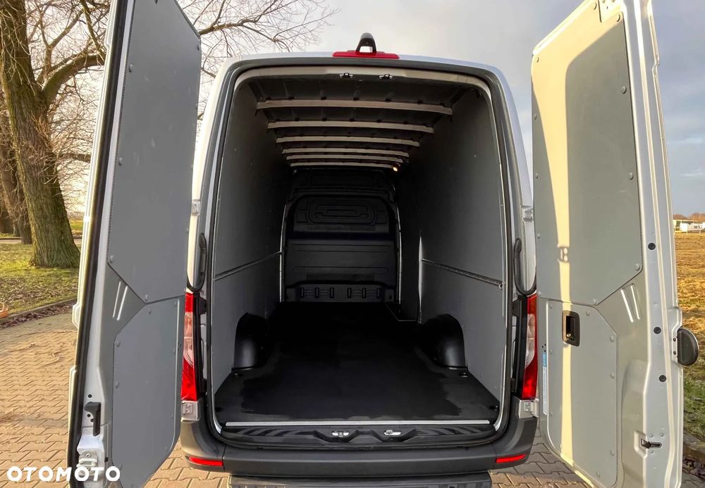 Mercedes-Benz Sprinter - 16