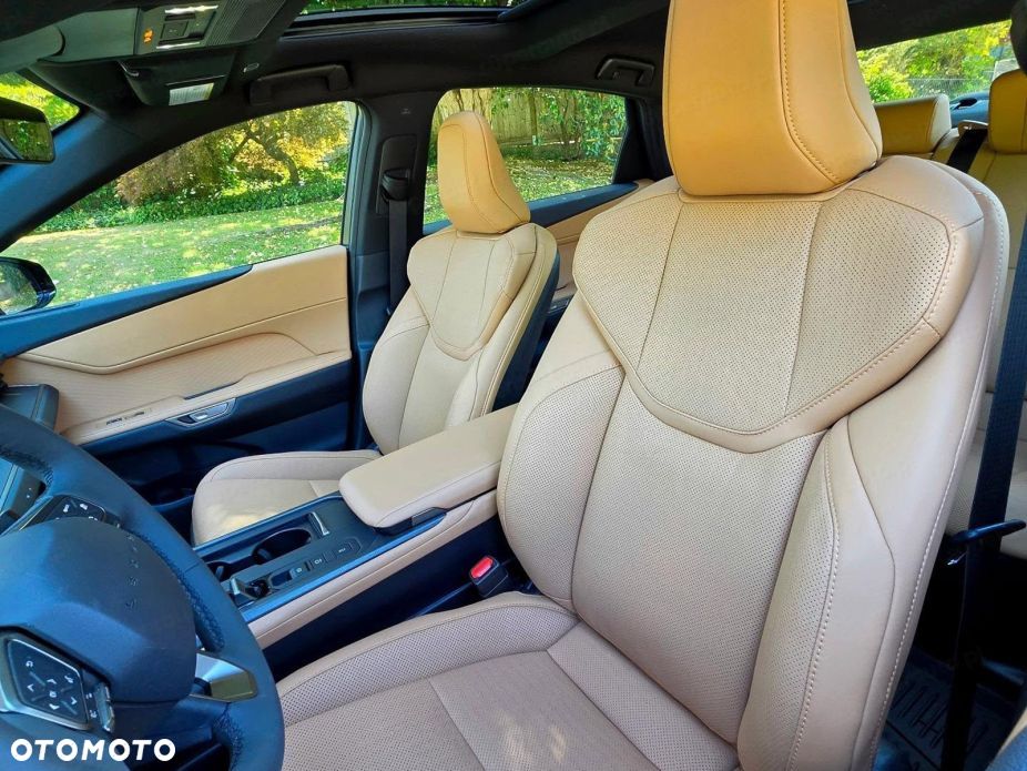 Lexus ES - 7