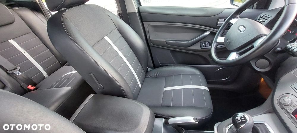 Ford Kuga 2.0 TDCi 4x4 Titanium - 26