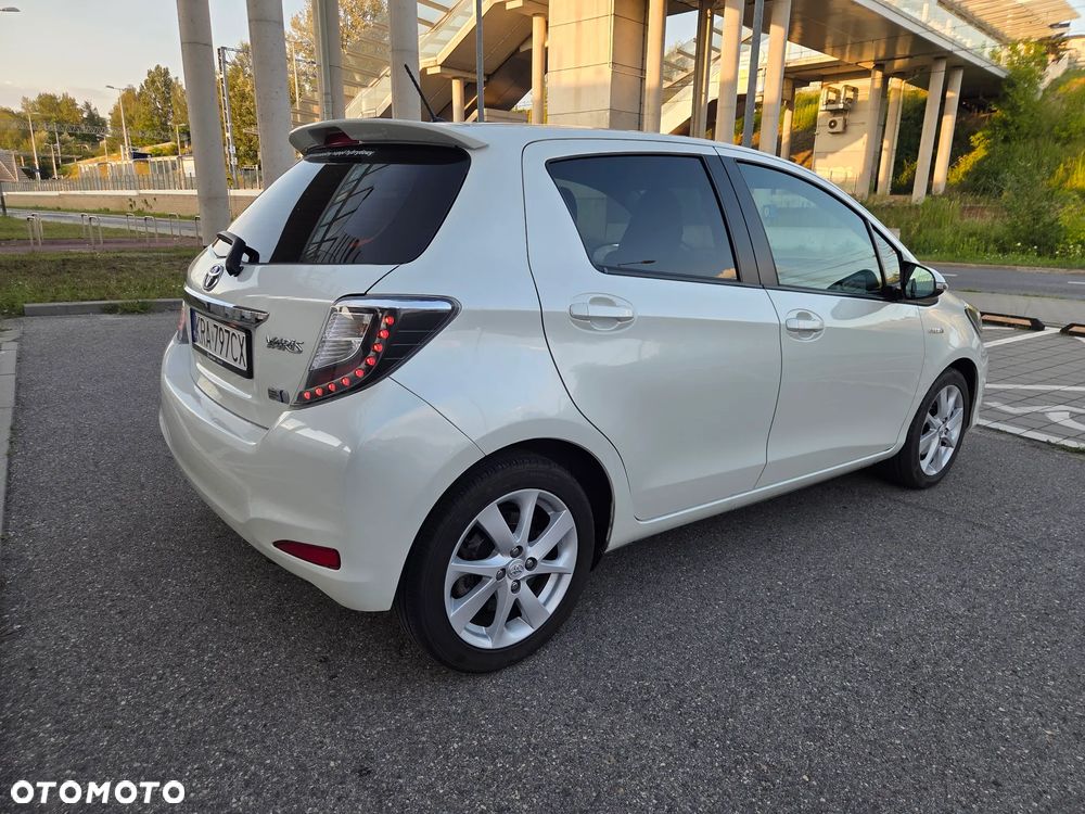 Toyota Yaris Hybrid 100 Dynamic - 4