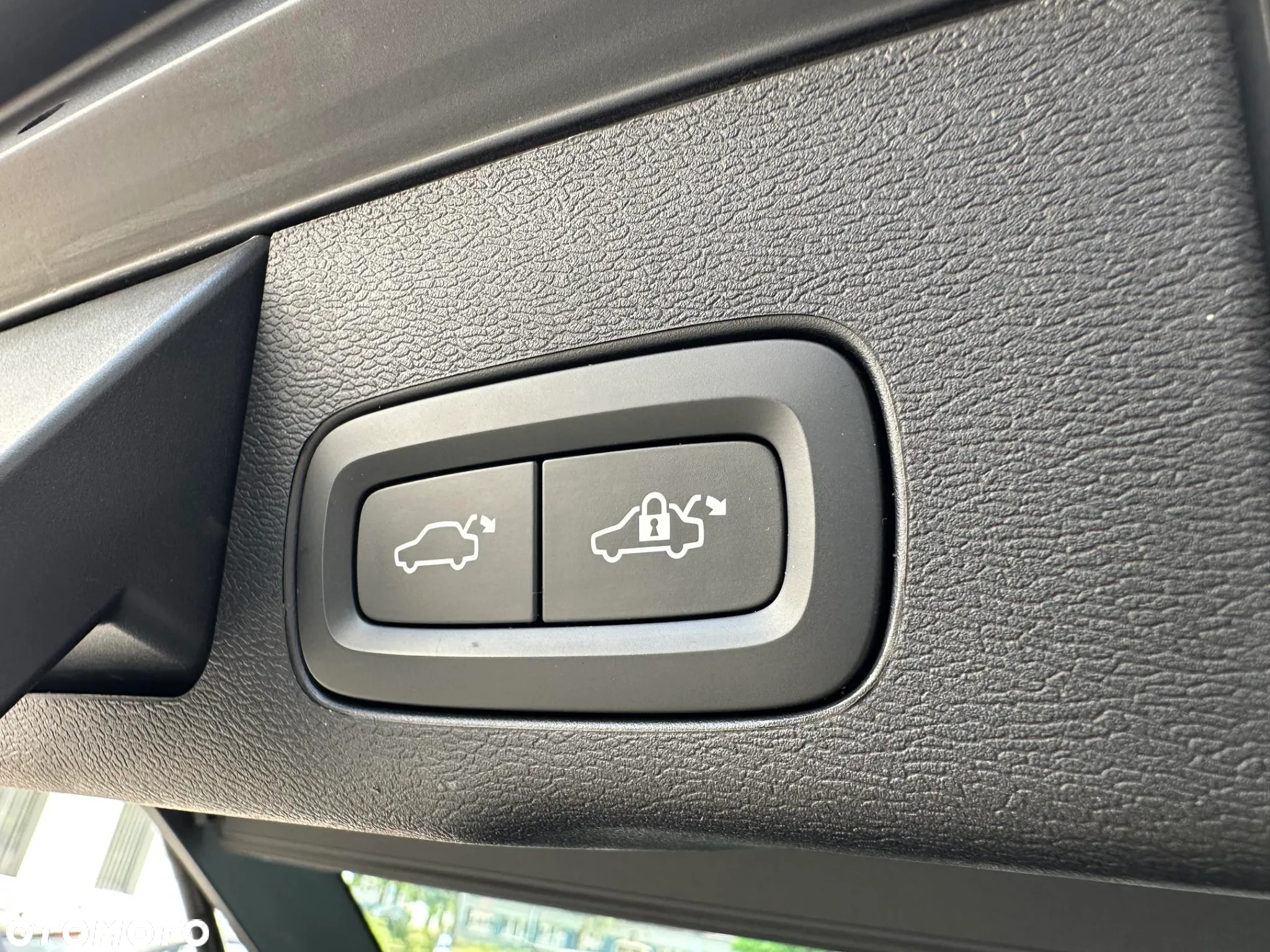 Volvo XC 60 B4 D AWD Plus Dark - 17