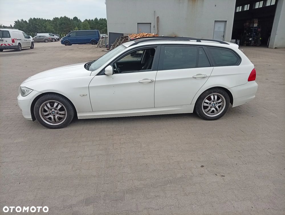 BMW Seria 3 318i Edition Exclusive - 1