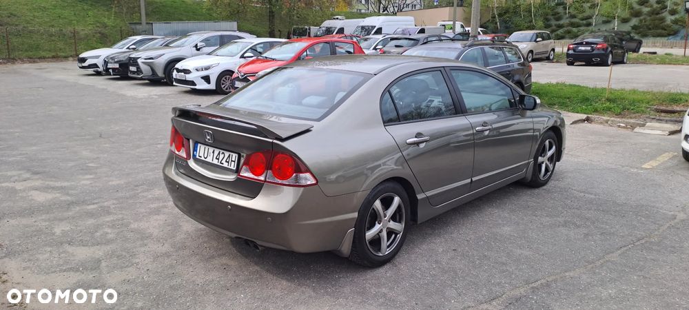 Honda Civic 1.8 Executive - 4
