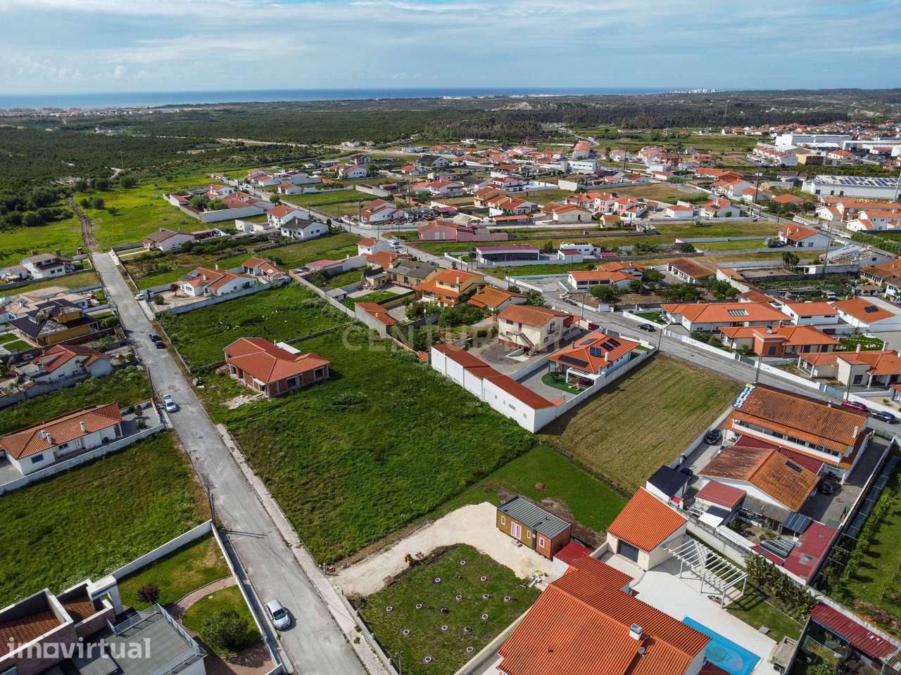 TERRENO URBANO PARA CONSTRUÇÃO EM VIEIRA DE LEIRIA COM  1.039 m² - Grande imagem: 3/8