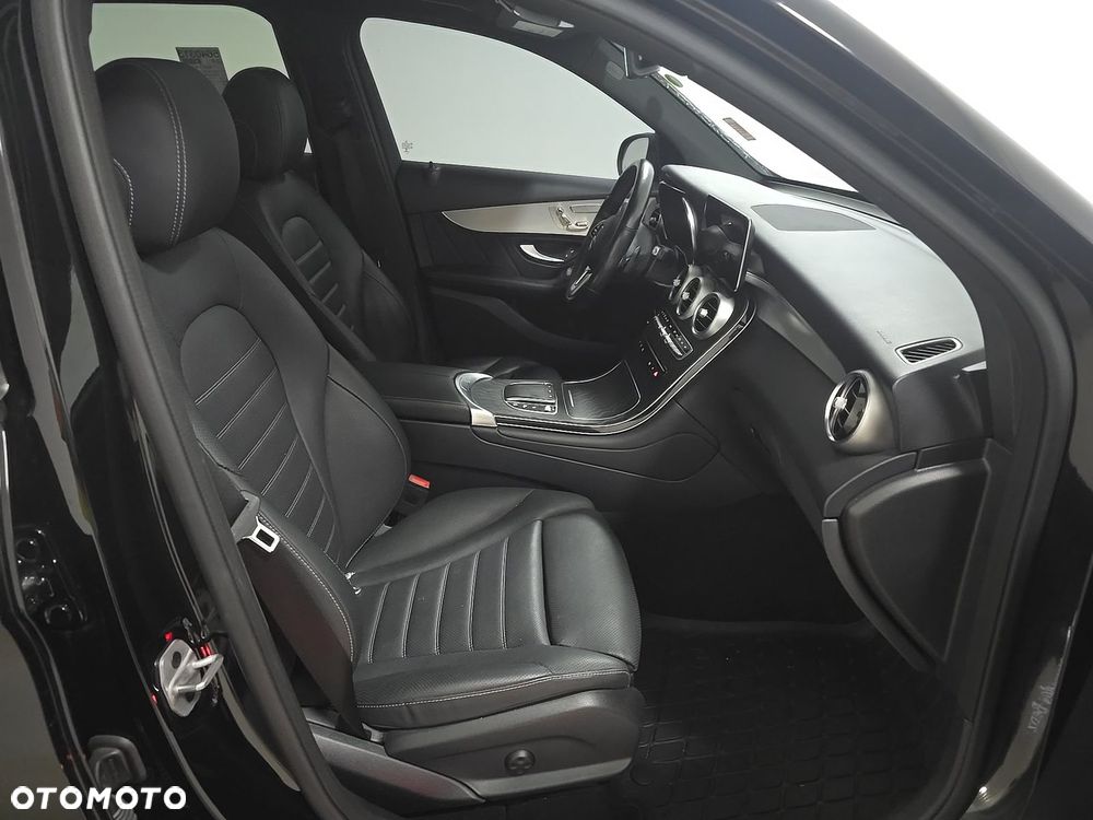 Mercedes-Benz GLC 300 4Matic 9G-TRONIC AMG Line Plus - 14