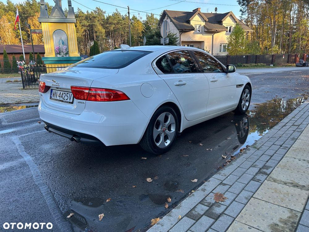 Jaguar XE 25t Pure - 5