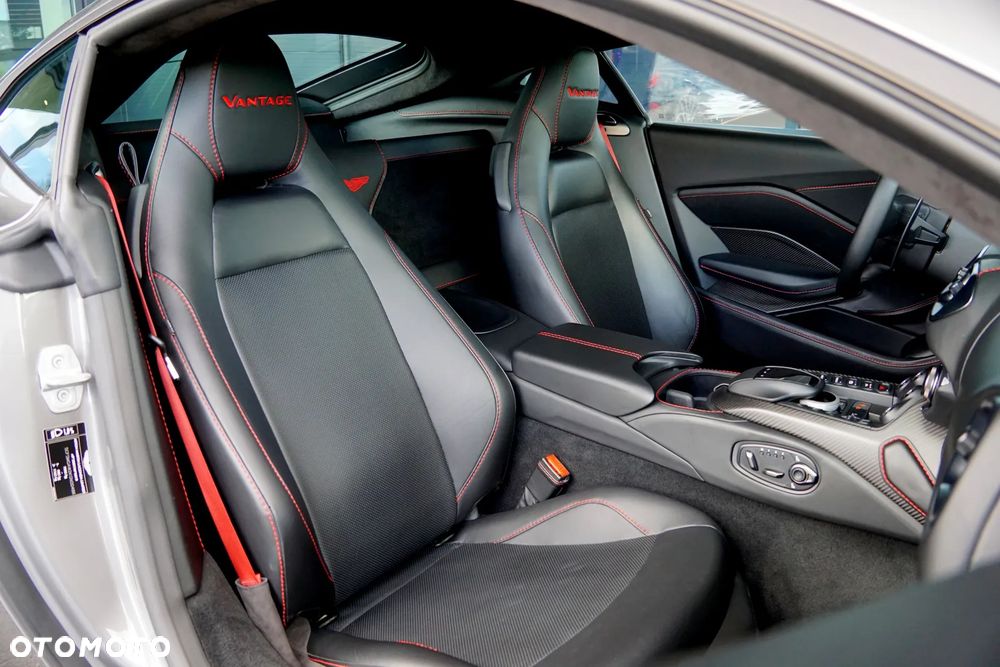 Aston Martin Vantage - 23