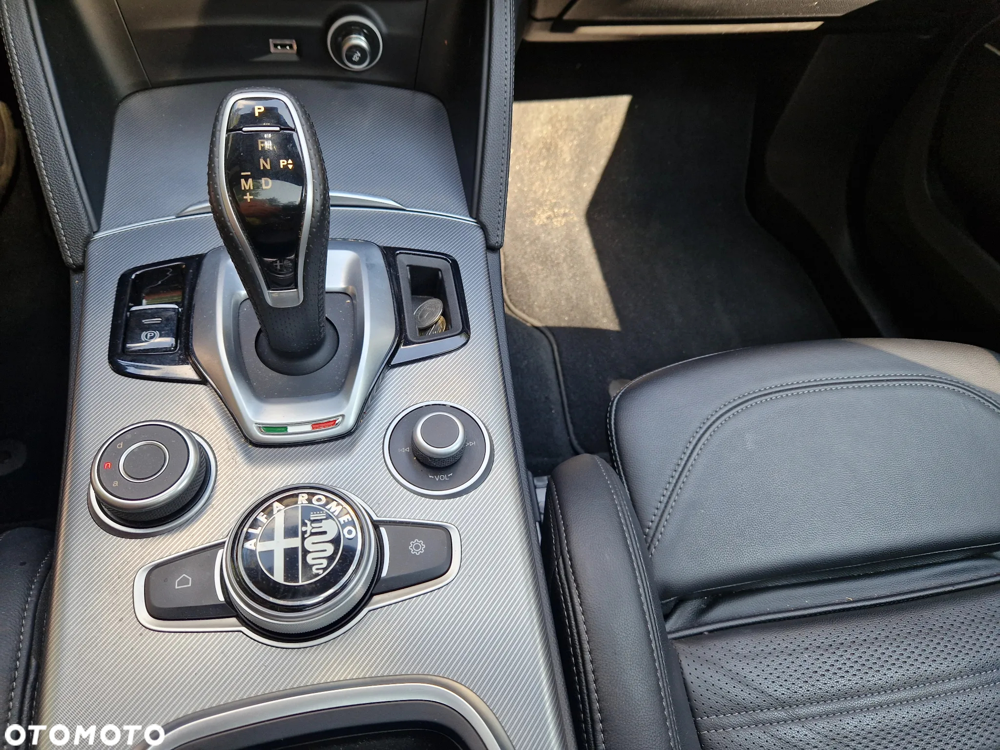 Alfa Romeo Stelvio 2.0 Turbo 16V AT8-Q4 Veloce - 9