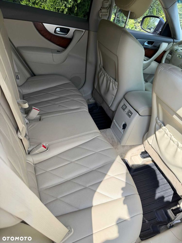 Infiniti FX - 5