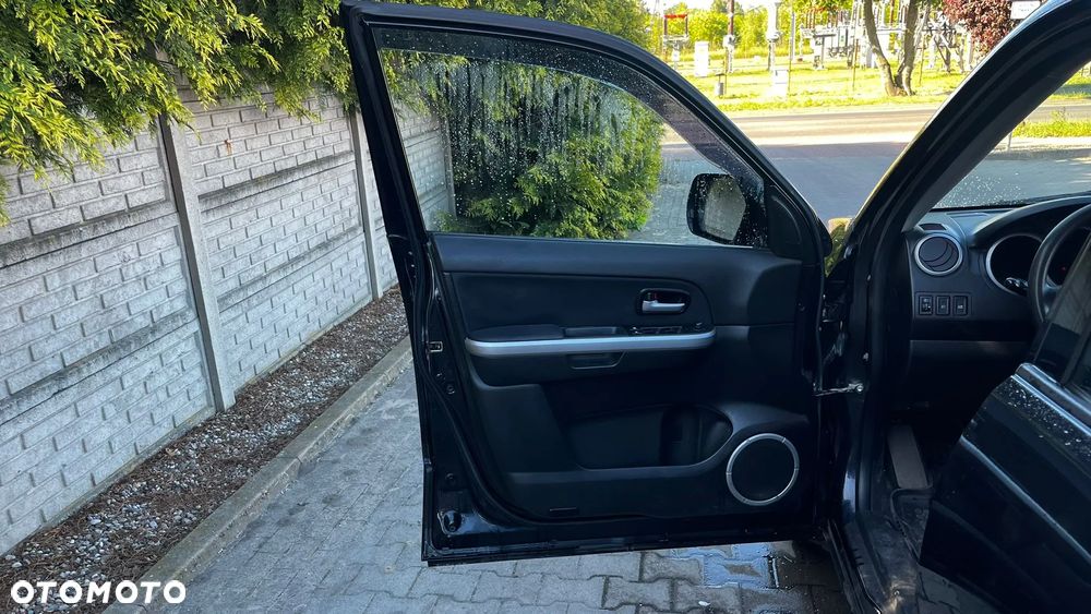 Suzuki Grand Vitara 2.0 Comfort + - 12