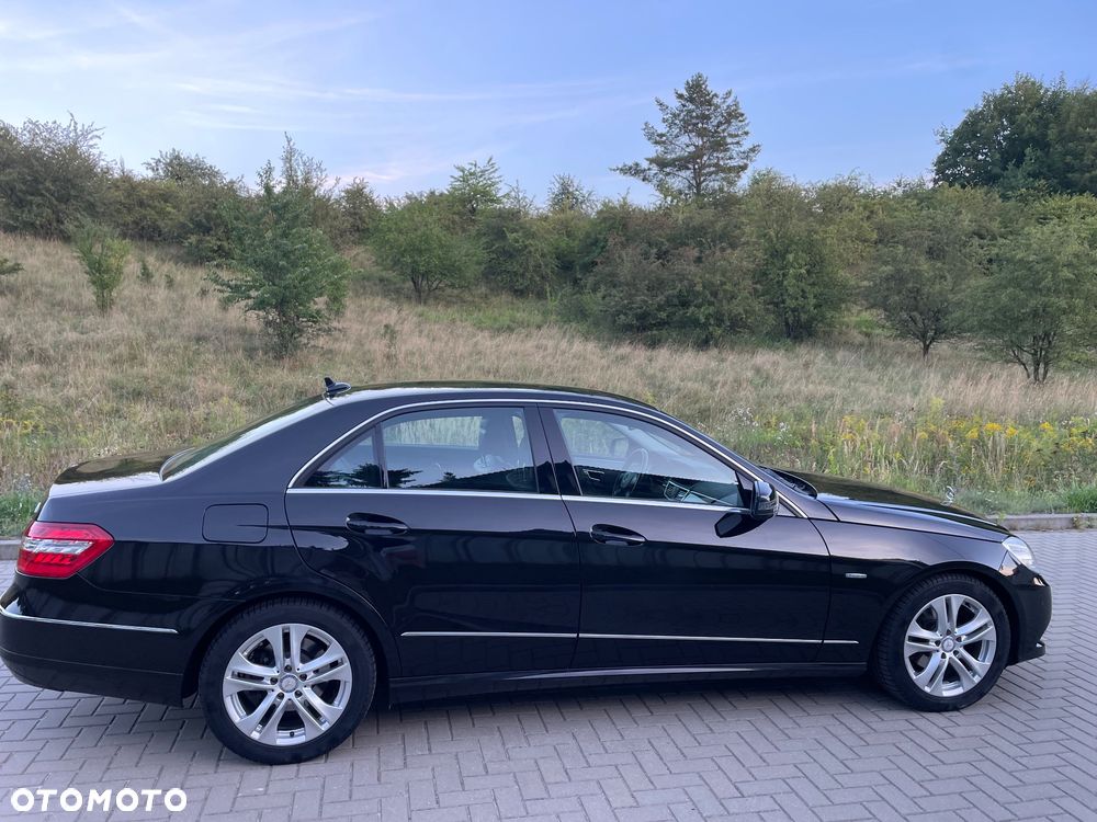 Mercedes-Benz Klasa E 200 CGI BlueEFFICIENCY 7G-TRONIC Avantgarde - 16