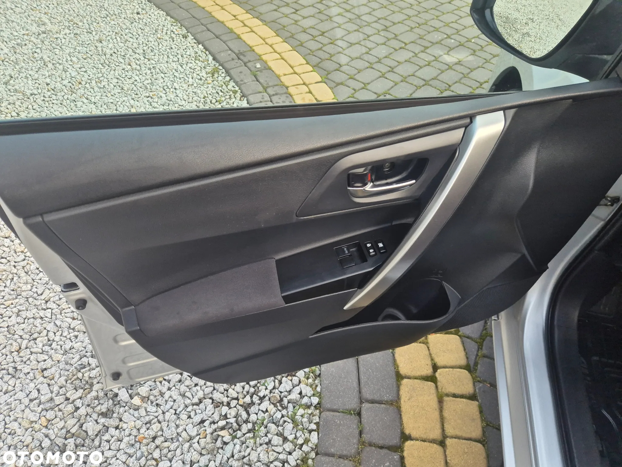 Toyota Auris 1.33 Dual-VVT-i Comfort - 17