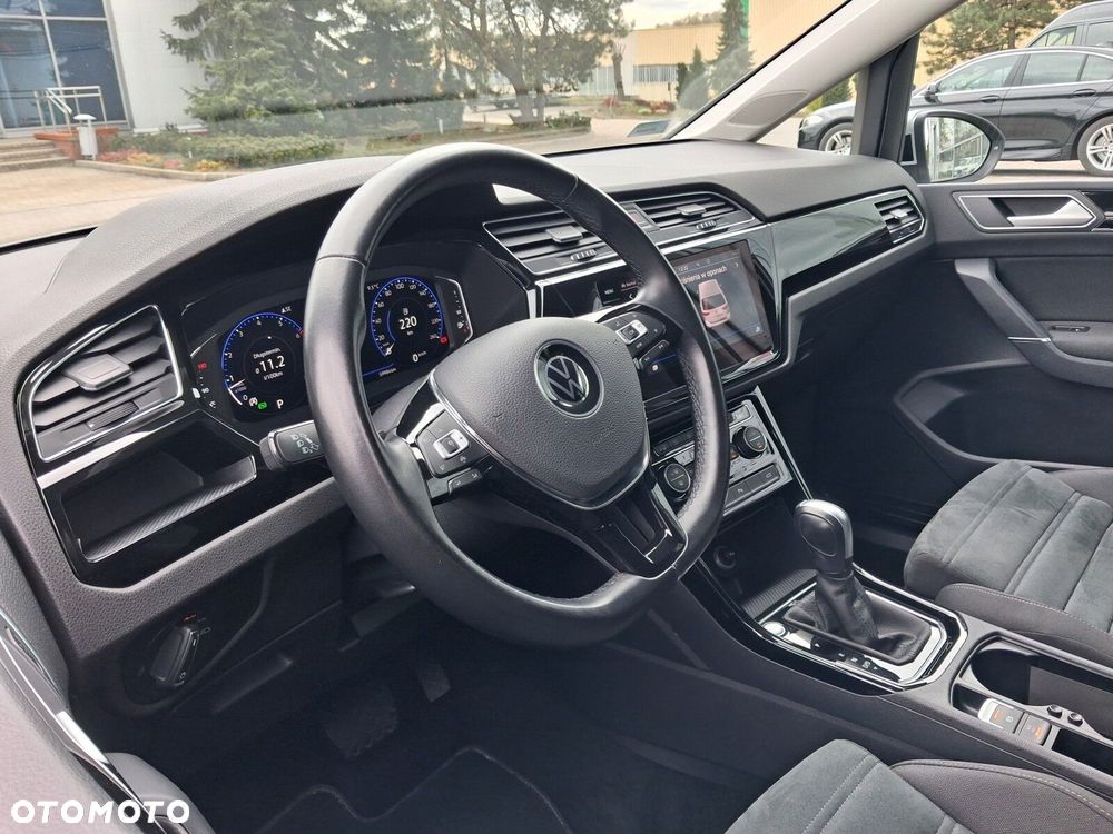 Volkswagen Touran - 10