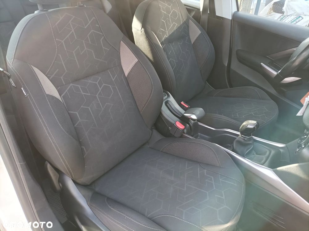 Peugeot 2008 PureTech 82 Urban Move - 27