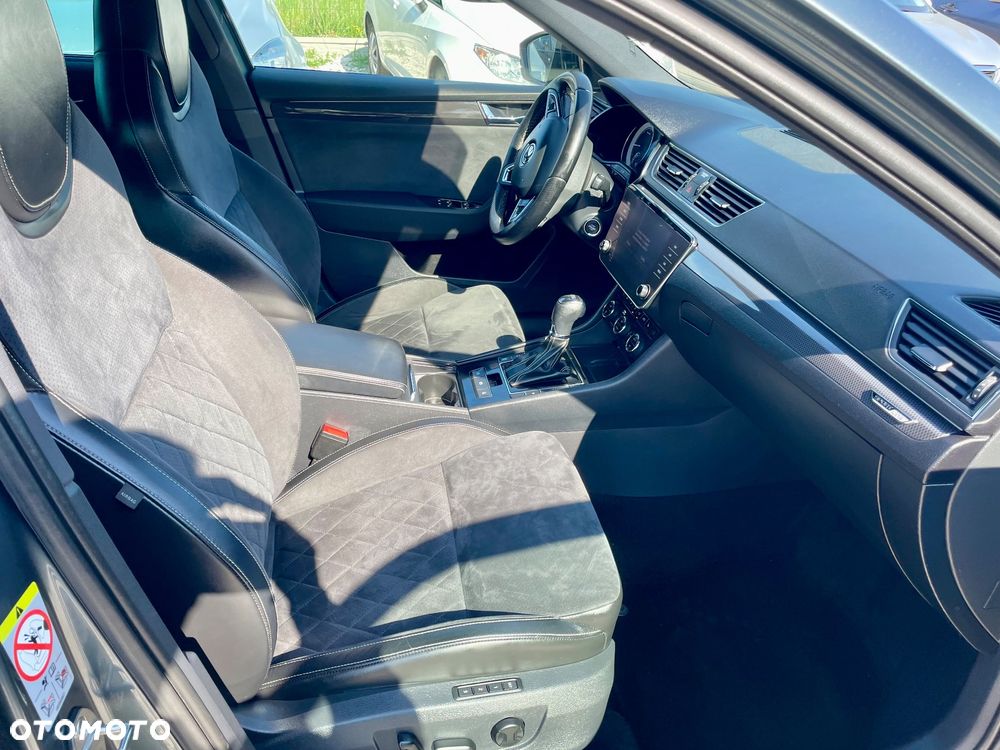 Skoda Superb 2.0 TDI DSG Sportline - 32
