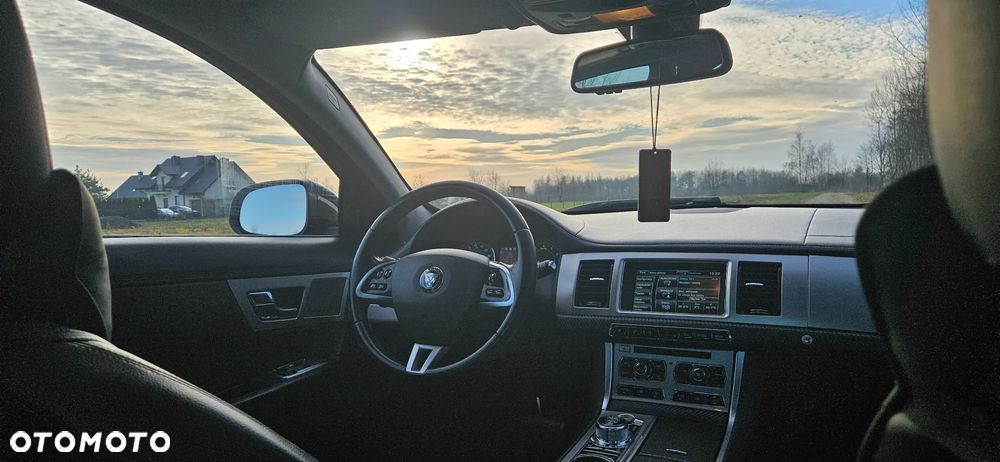 Jaguar XF 2.0 T Premium Luxury - 3