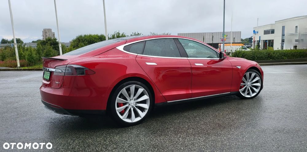Tesla Model S D Performance - 7
