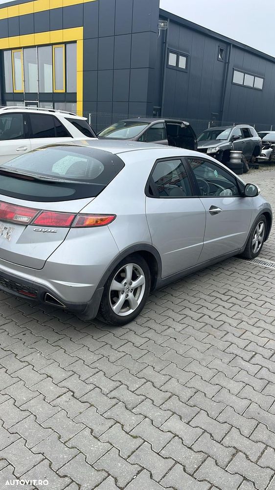 Dezmembram Honda Civic hatchback 2.2 diesel din 2008 - 4