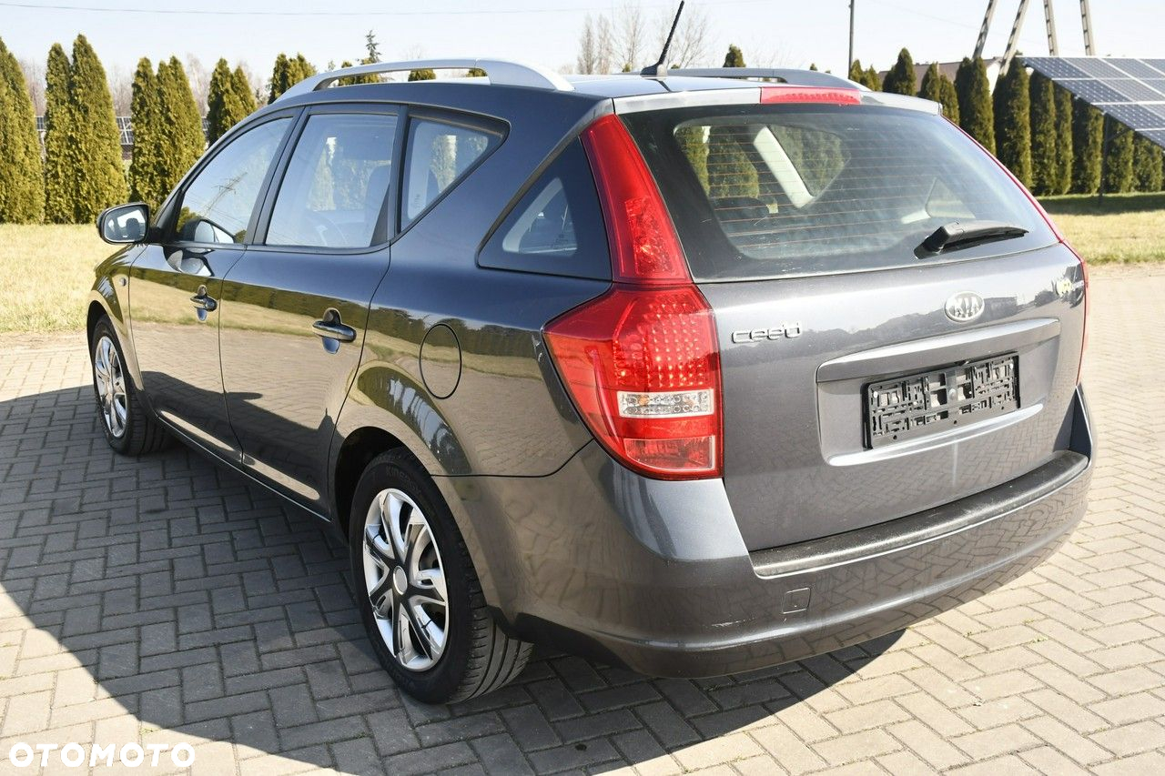 Kia Ceed - 11