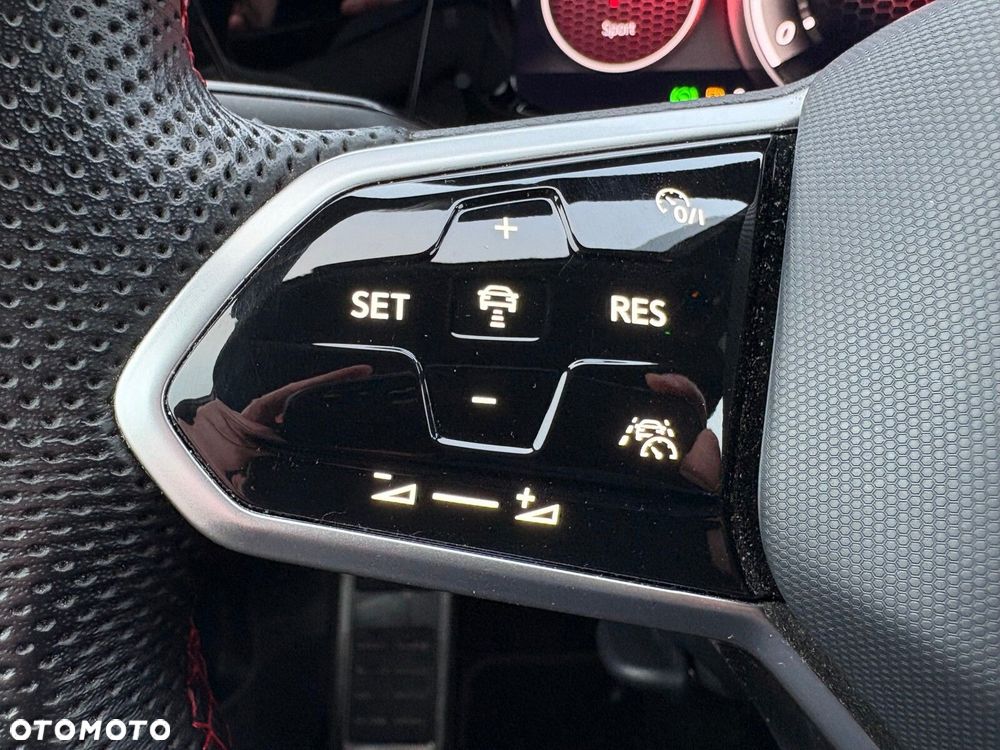 Volkswagen Golf - 24