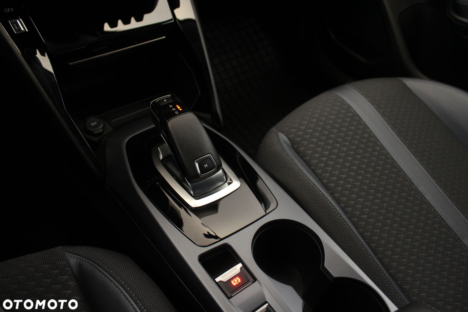 Peugeot 2008 1.2 PureTech Allure S&S EAT8 - 19
