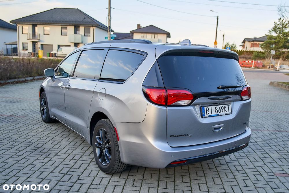 Chrysler Pacifica - 5