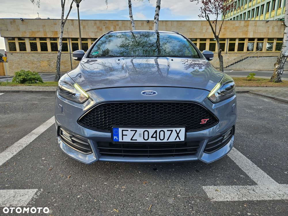 Ford Focus 2.0 EcoBoost ST mit Leder-Sport-Paket - 2