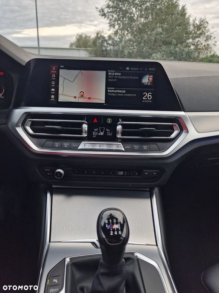 BMW Seria 3 318i M Sport - 16