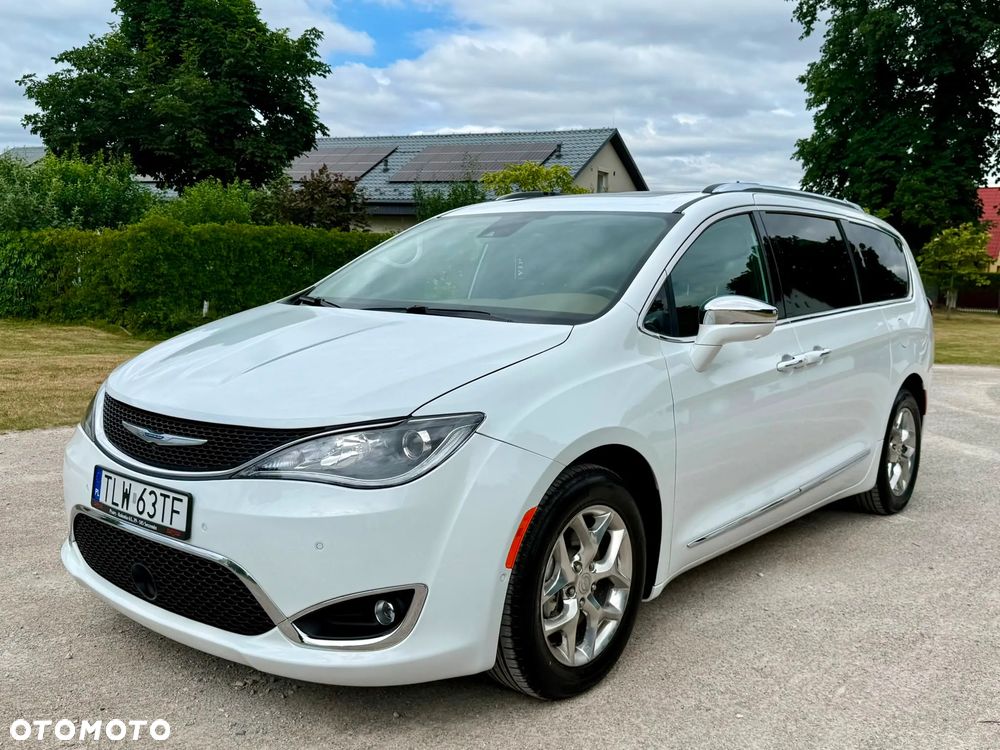 Chrysler Pacifica - 4