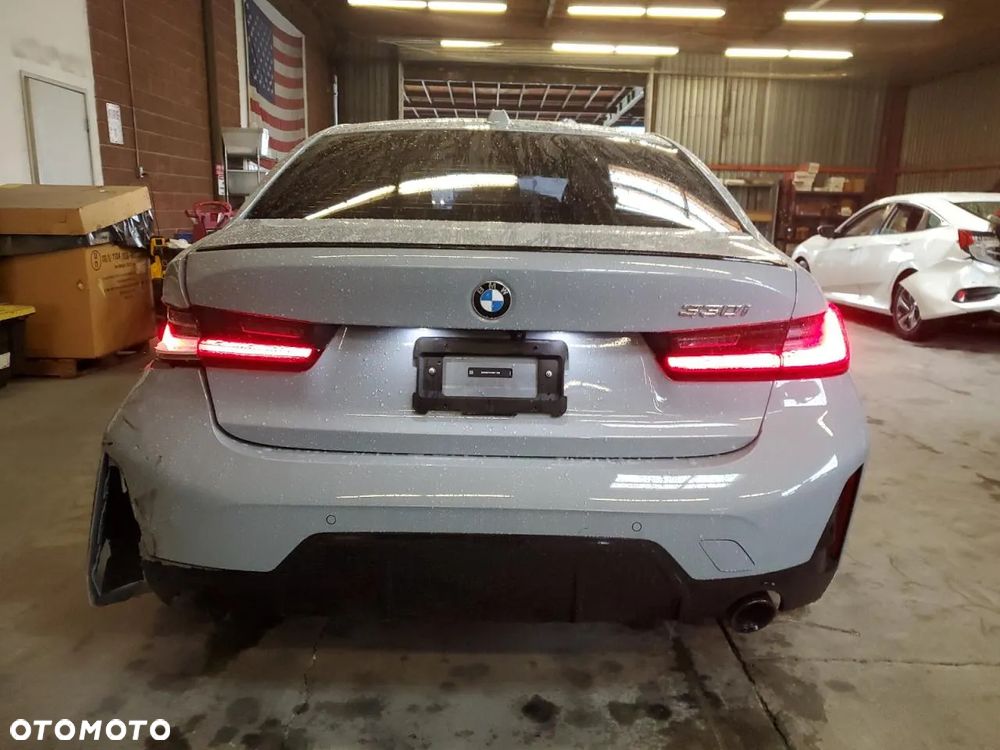 BMW Seria 3 330i M Sport - 6