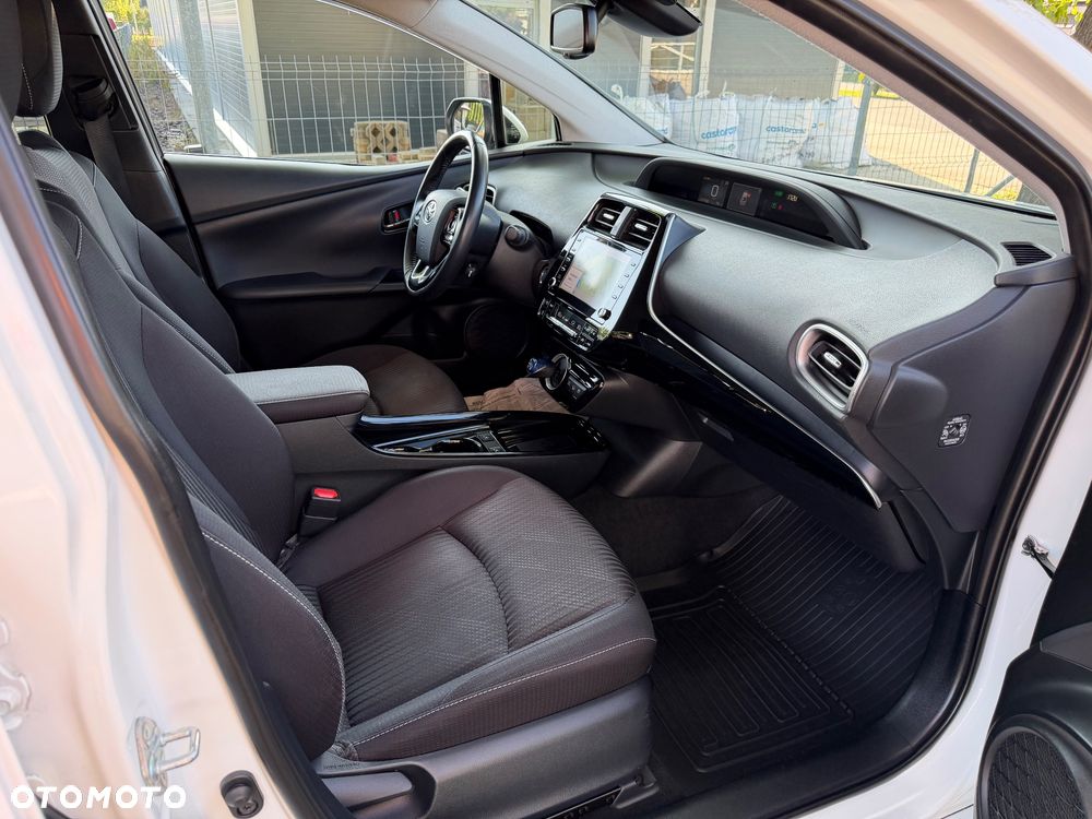 Toyota Prius (Hybrid) Life - 18