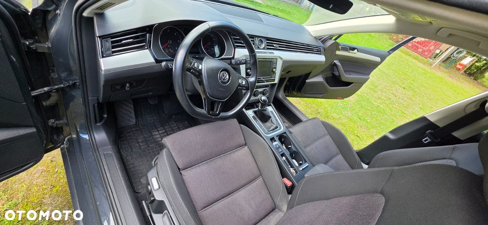 Volkswagen Passat 2.0 TDI SCR Comfortline - 11