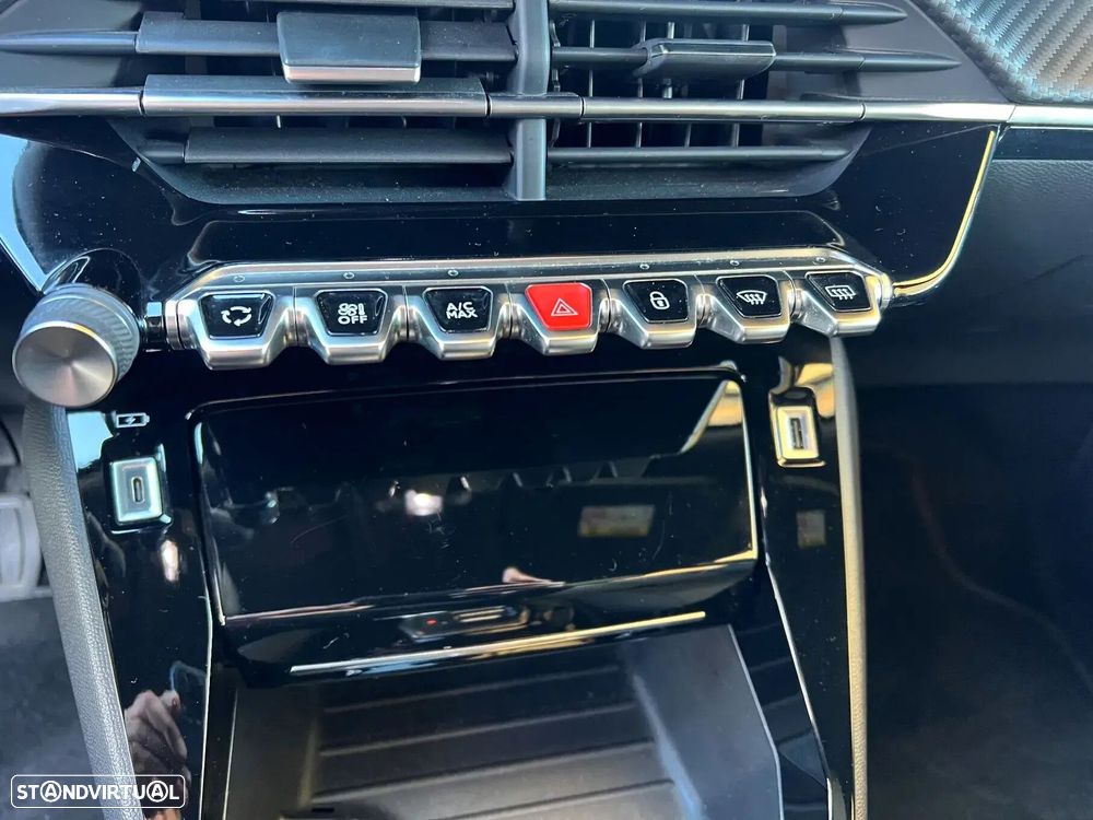 Peugeot 2008 PureTech 130 EAT8 Allure - 33