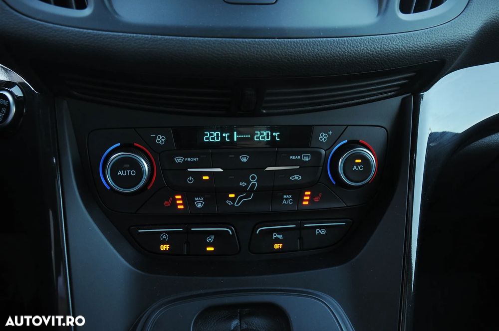 Ford Kuga 2.0 TDCi 4WD Powershift ST-Line - 26