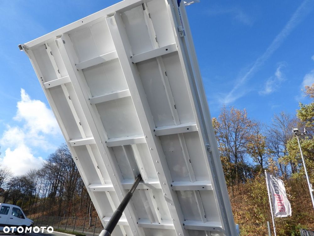 Volkswagen CRAFTER WYWROTKA TEMPOMAT NAWIGACJA BLIŹNIACZE KOŁA KLIMATYZACJA  180KM - 23