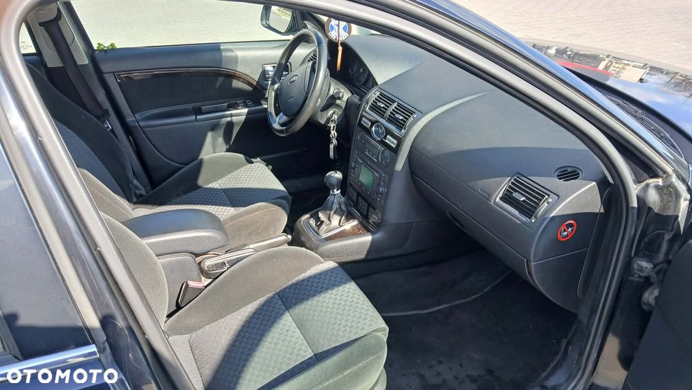 Ford Mondeo 2.0 TDCI Ghia X - 11