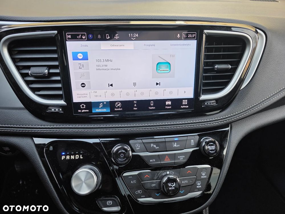 Chrysler Pacifica - 26