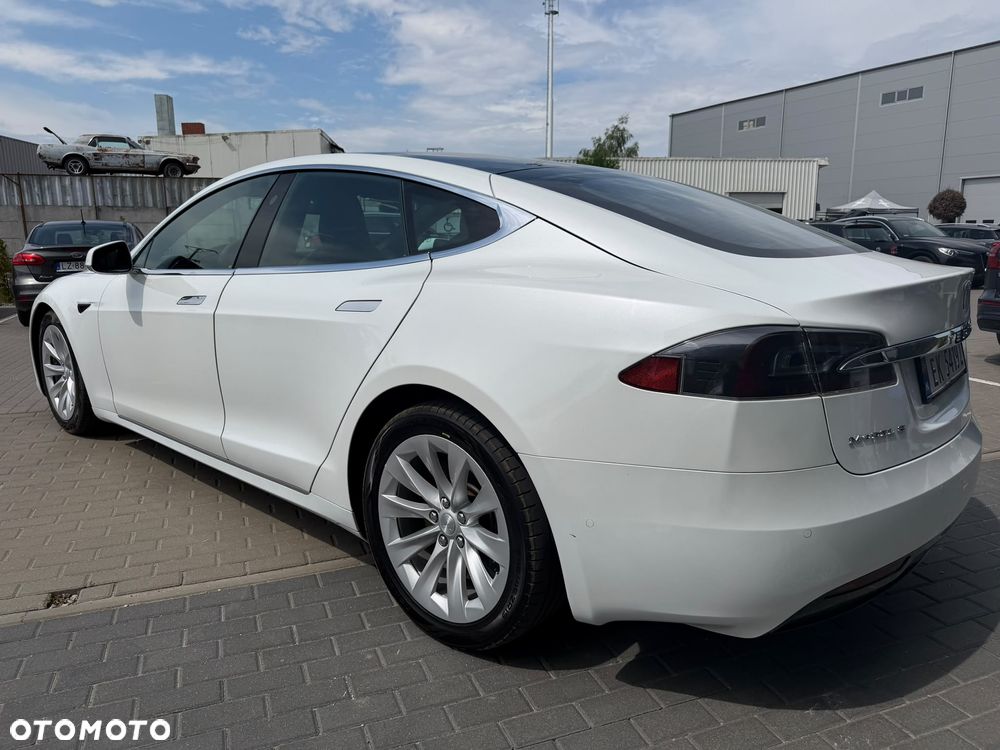 Tesla Model S - 3