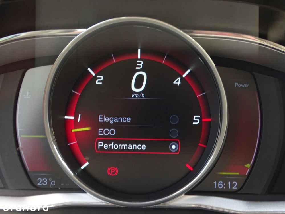 Volvo XC 70 D4 AWD Momentum EU6 - 32