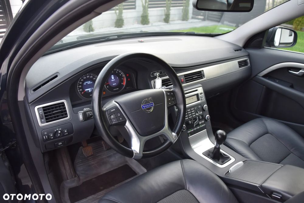 Volvo V70 2.5T Momentum - 23