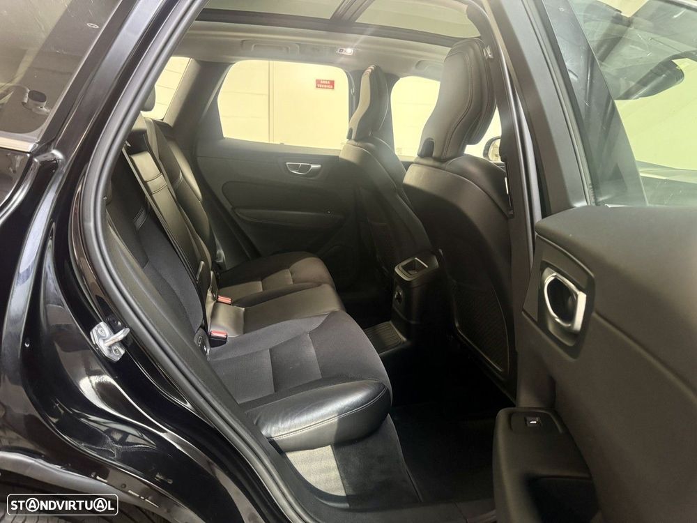 Volvo XC 60 2.0 T8 PHEV R-Design AWD - 33